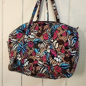 VERA BRADLEY Large Floral Quilted Light-weight Travel Overnighter Travel Duffle